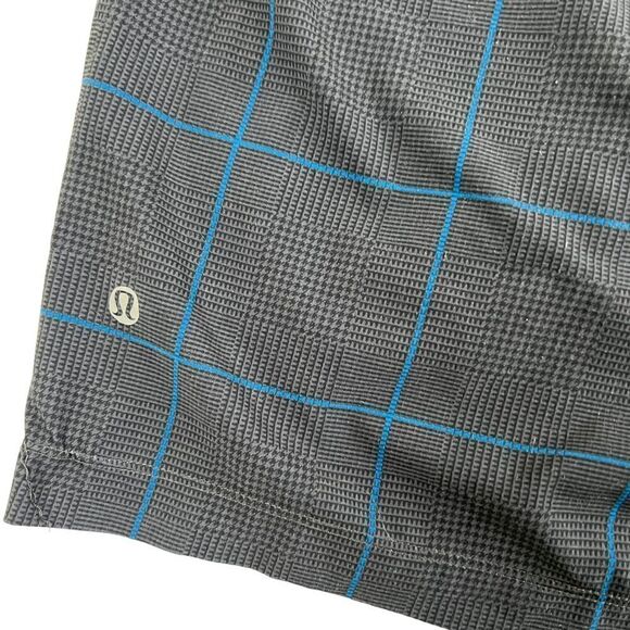 Lululemon T.H.E. Short Linerless Grey and Blue Plaid Size Large - Picture 8 of 9